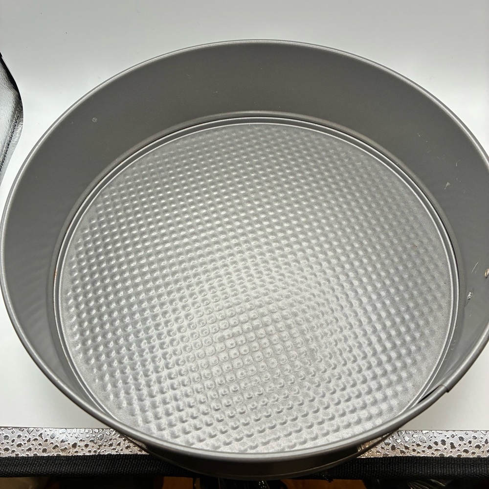 Round 10” Springform Non-Stick Baking Pan - Picture 2 of 7
